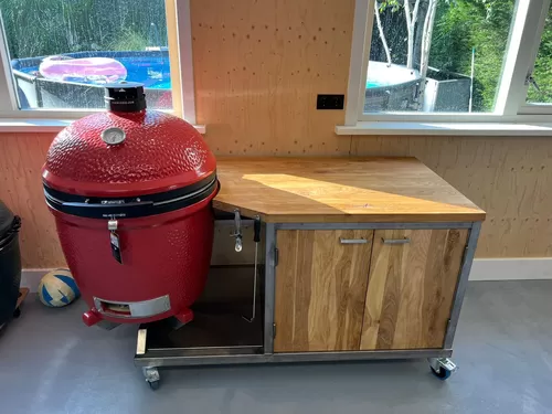 Big Joe met Kamodo Tafel XL